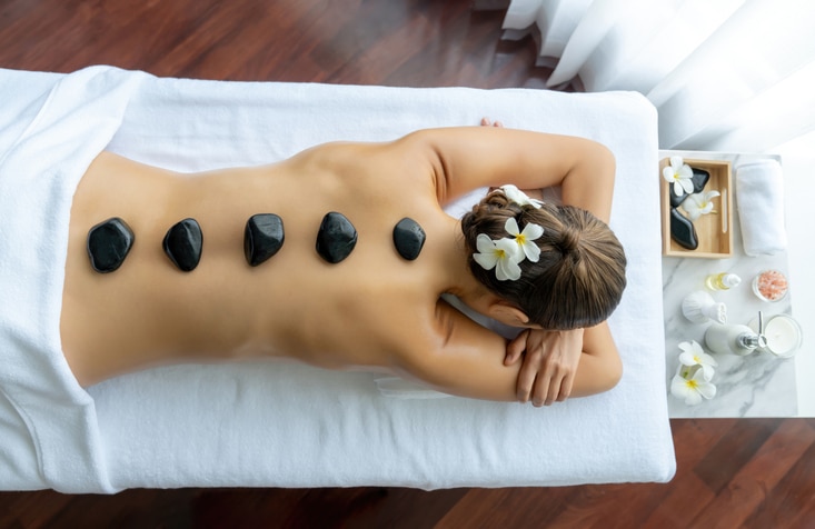 DaySpa in Pforzheim. Hot-Stone-Massage im Spa-Salon