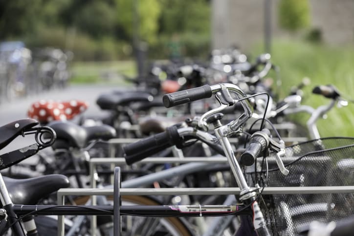 Geparkte Fahrräder.